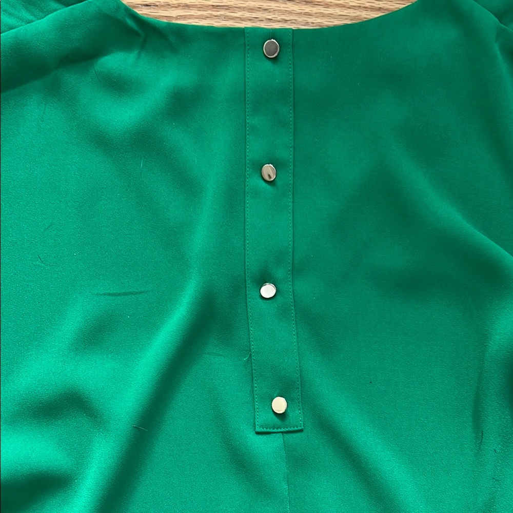A New Day Vibrant Green V-Neck Top - Picture 7 of 9